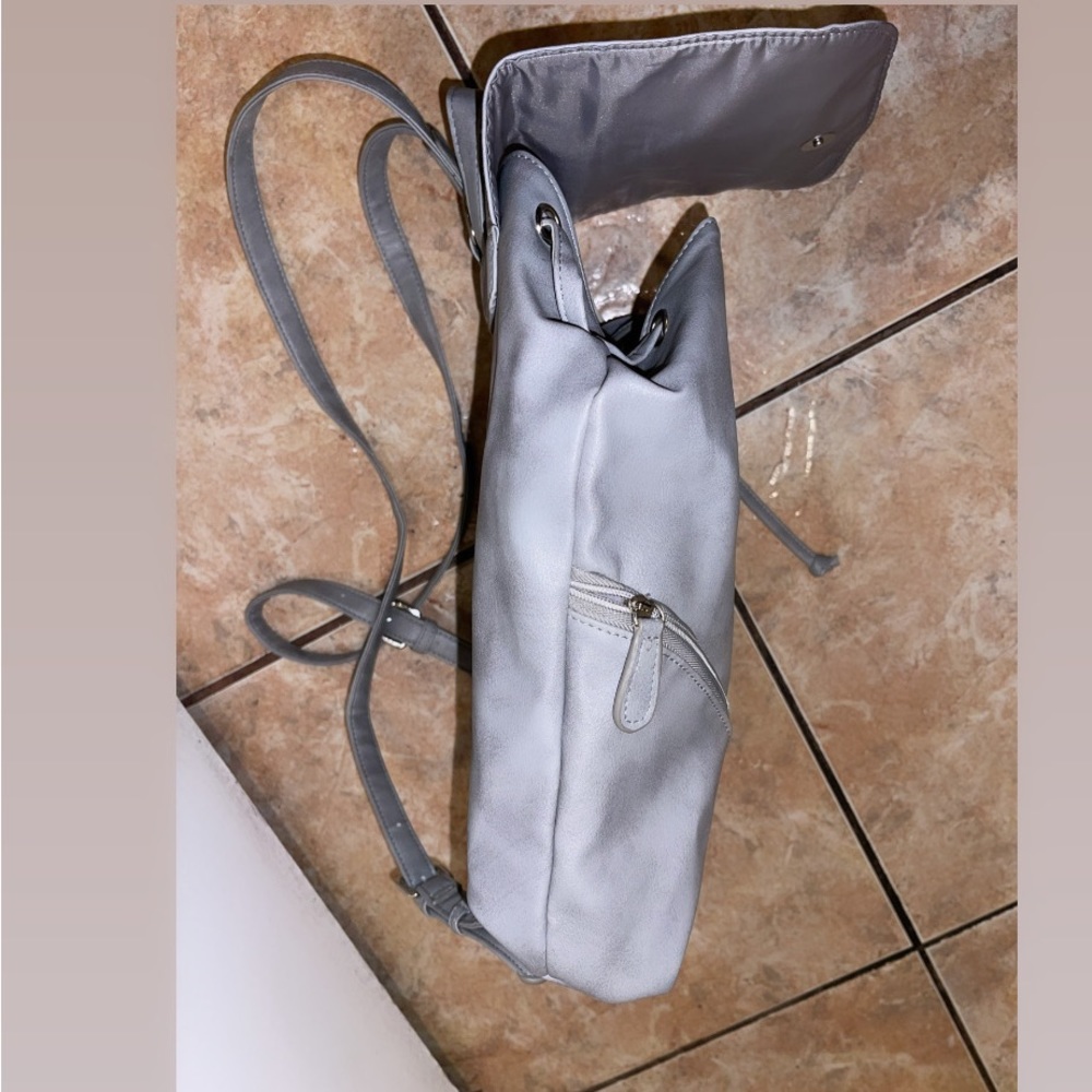 Gray backpack - Picture 5 of 7